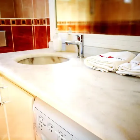 Red F31 Oezel Havuzlu Villa