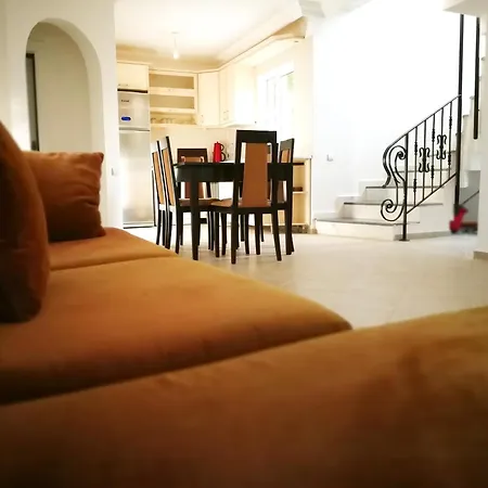 Red F31 Oezel Havuzlu Villa