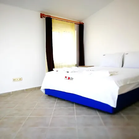 Red F31 Oezel Havuzlu Villa